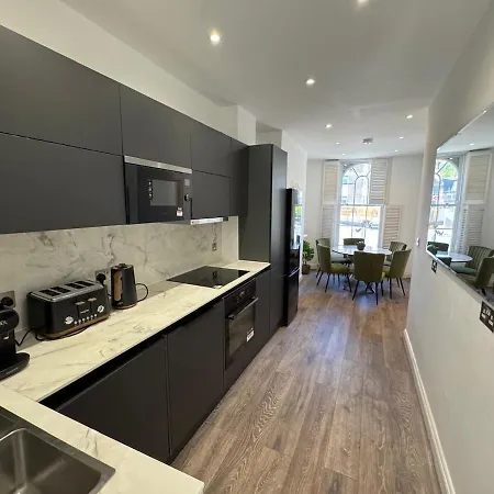 Cosy Townhouse In Central London